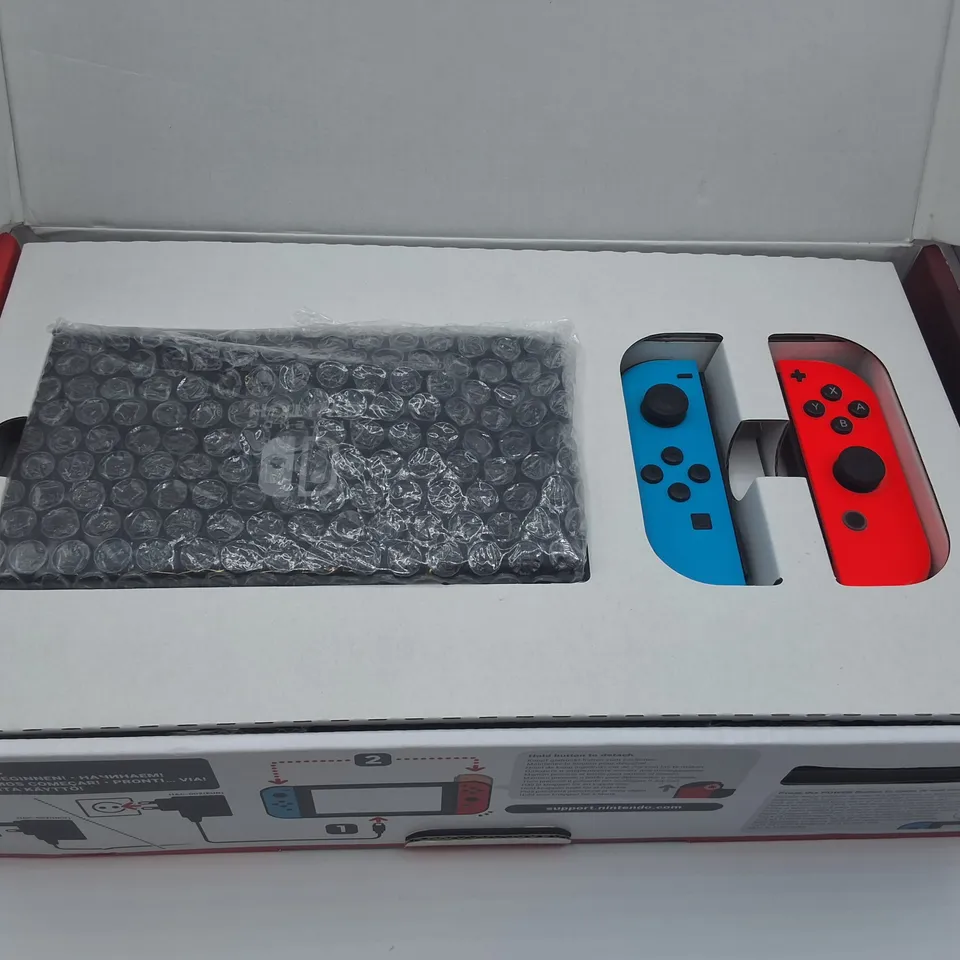 BOXED NINTENDO SWITCH GAMES CONSOLE WITH ACCESSORIES 