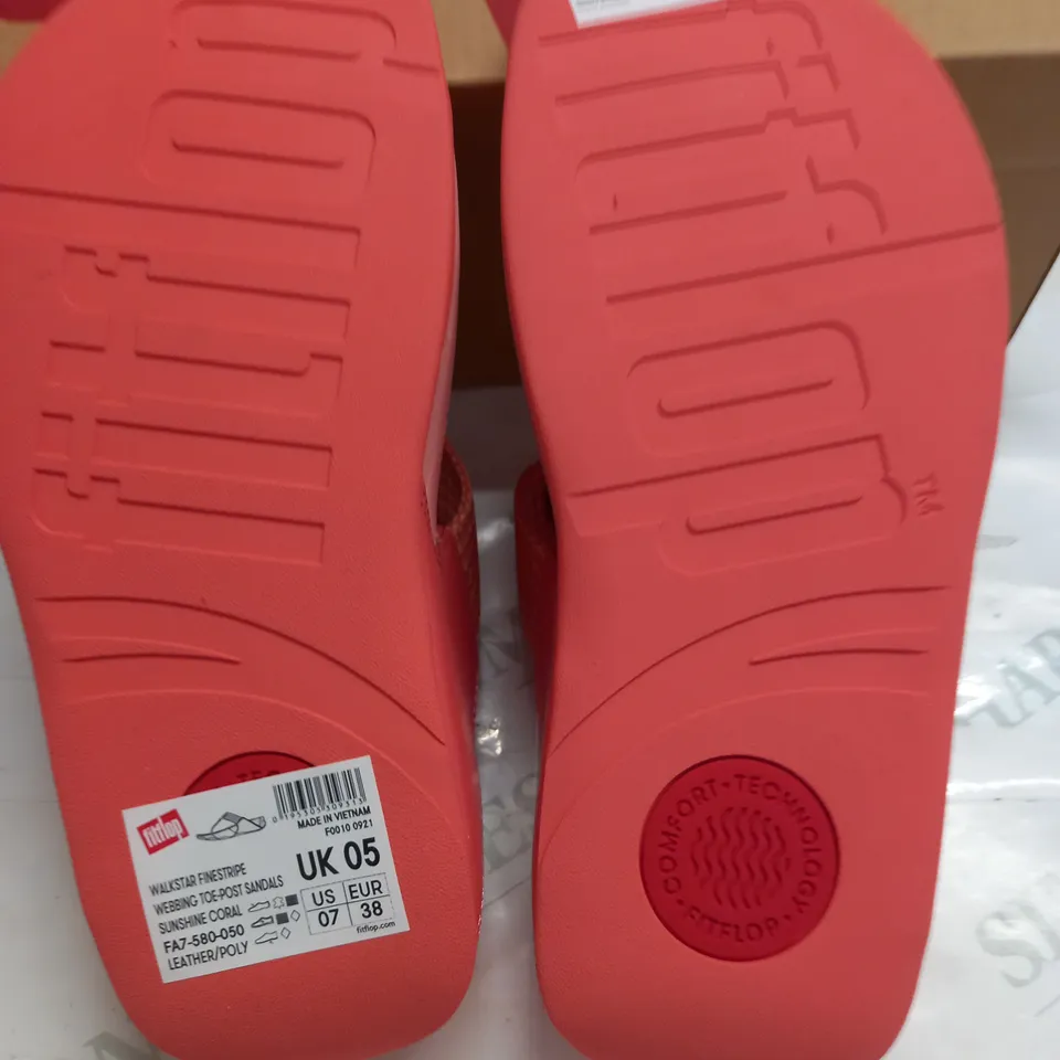 BOXED PAIR OF FITFLOP WALKSTAR FINESTRIP TOE-POST SANDALS IN SUNSHINE CORAL - UK 5