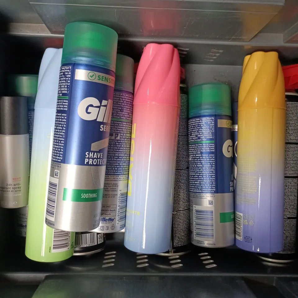 APPROXIMATELY 15 ASSORTED AEROSOLS TO INCLUDE DAISE , SHAVING FOAM AND WD-40
