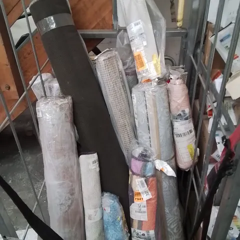 LOT CONTAINING LARGE AMOUNT OF AREA RUGS AND BATH MATS