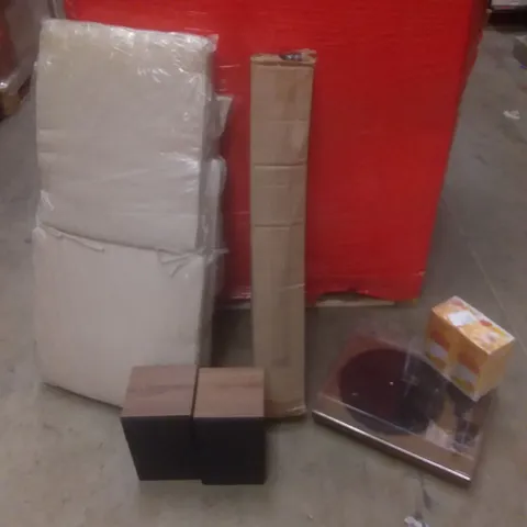 PALLET OF ASSORTED ITEMS INCLUDING RECORD PLAYER, SPEAKERS, JUICERS, CHAIR MAT