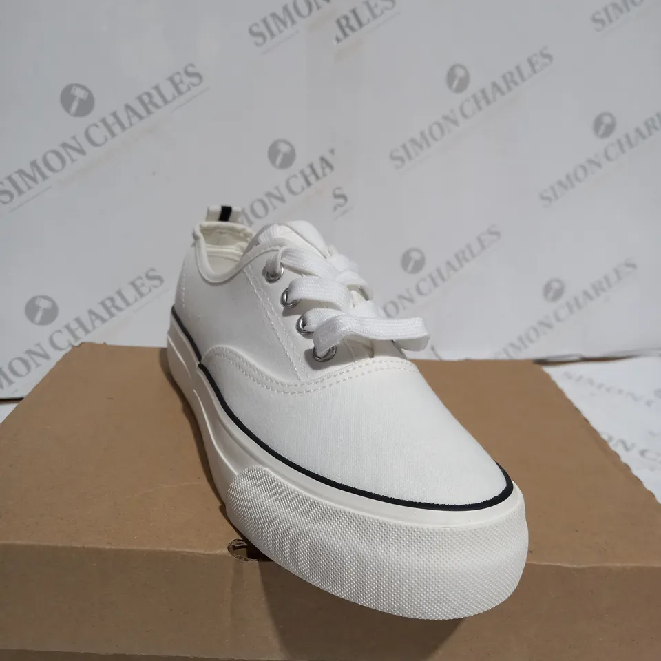 SIMPLY BE BUSSELTON LACE UP LEISURE PUMPS WIDE FIT SIZE - UK 6