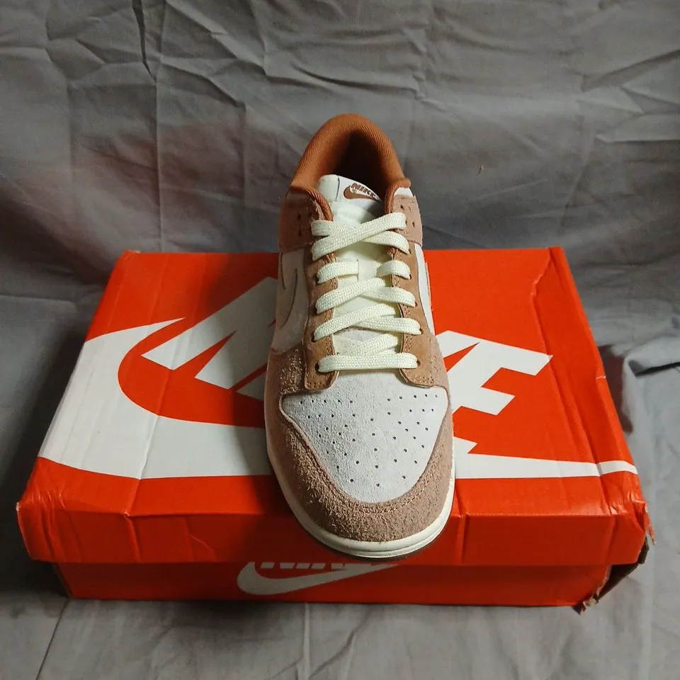 NIKE DUNK LOW RETRO TRAINERS - 9 