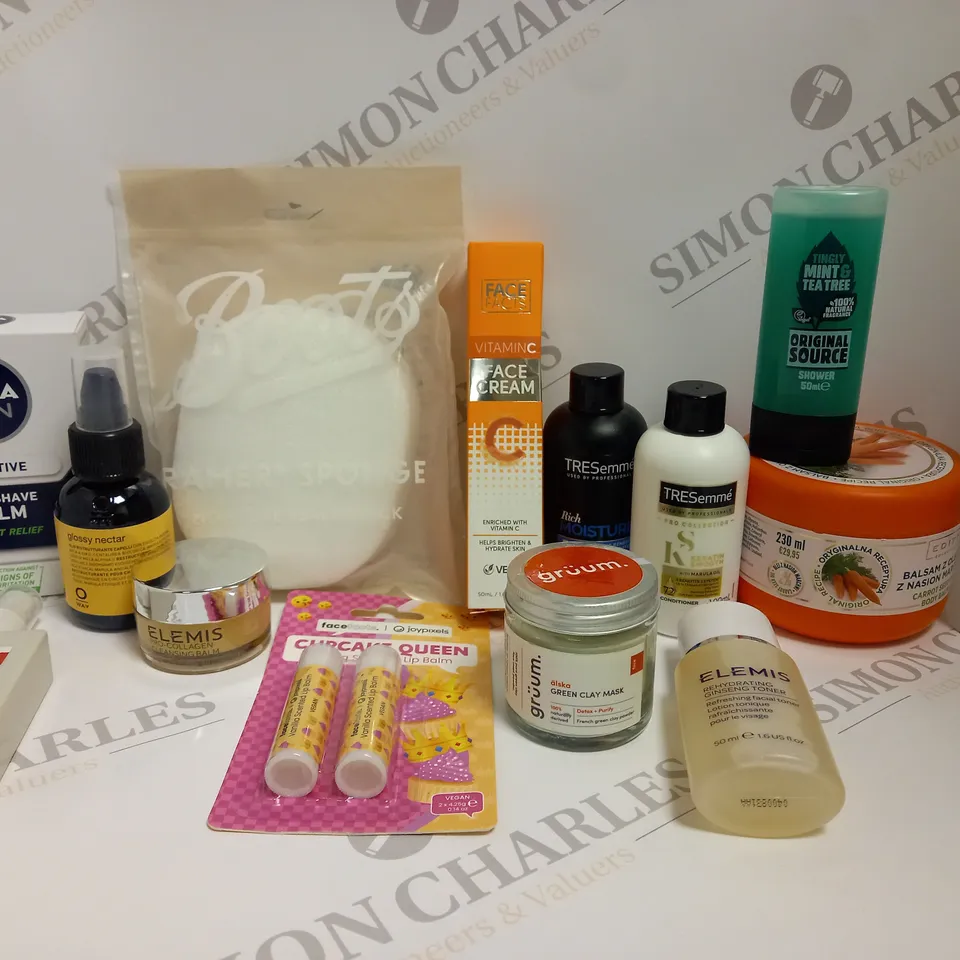 BOX OF APPROX 10 ASSORTED BEAUTY PRODUCTS TO INCLUDE ELEMIS PRO-COLLAGEN BALM, GRUUM GREEN CLAY MASK, ELEMIS REHYDRATING TONER, ETC 
