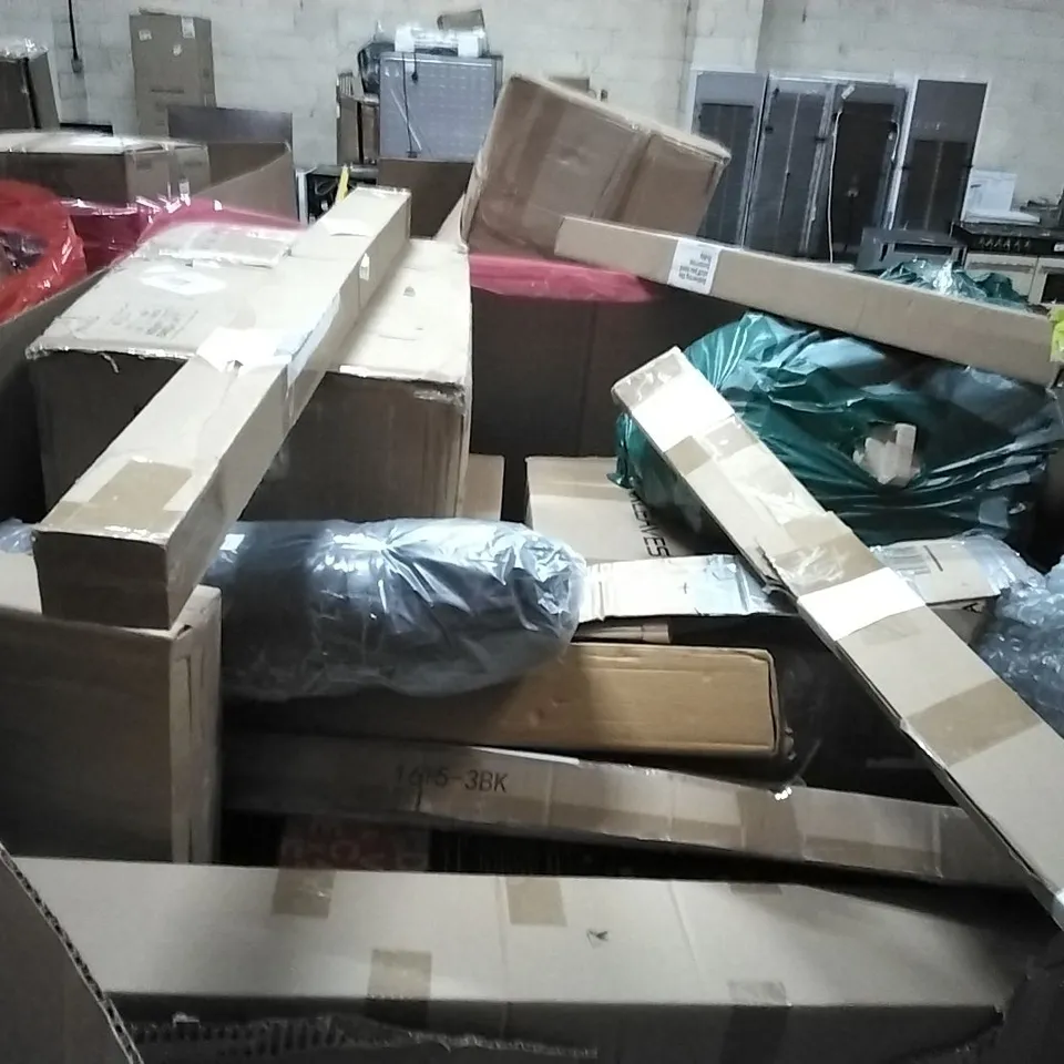 PALLET OF ASSORTED HOUSEHOLD GOODS AND PRODUCTS TO INCLUDE;CHAIR MAT,RETRACTABLE SAFETY GATE,PLAYPEN 