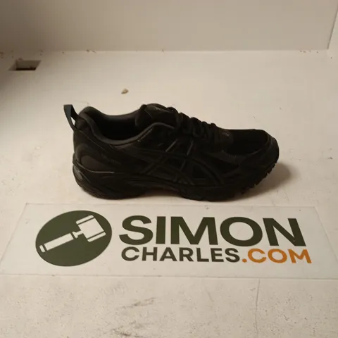 UNBOXED PAIR OF ASICS LACE TRAINERS IN ALL BLACK - UK 9