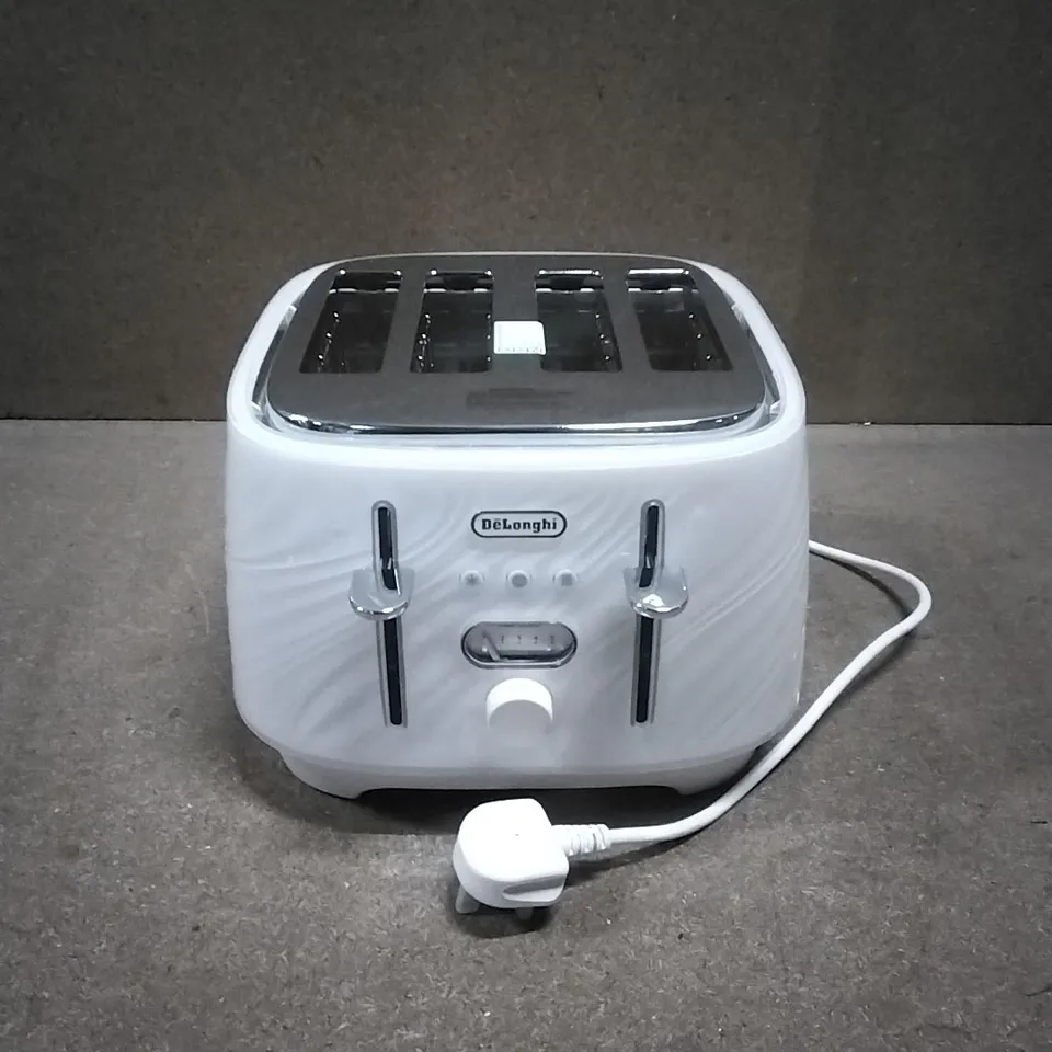 BOXED DE'LONGHI 4-SLICE TOASTER