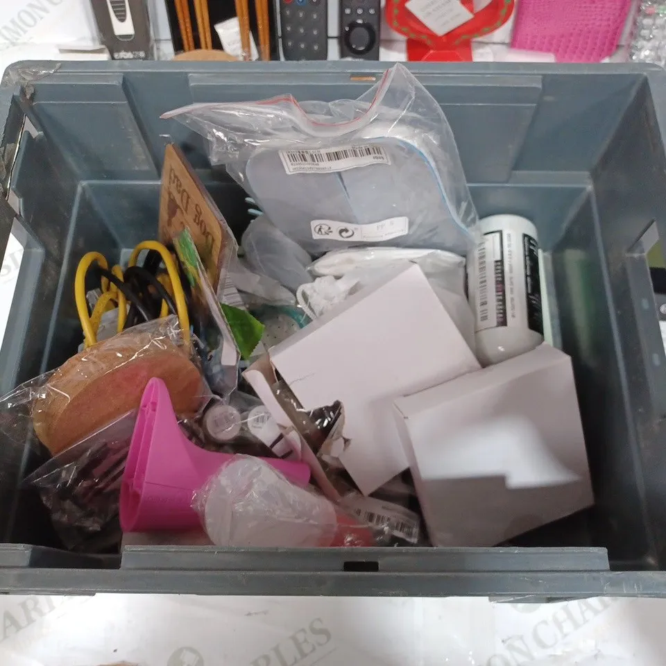 BOX TO CONTAIN APPROX. 25 X ASSORTED HOUSEHOLD PRODUCTS. INCLUDES TV REMOTE, CHOP STICKS, NAILS, COASTERS ETC 