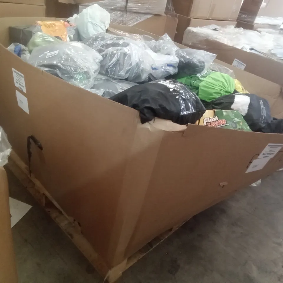 PALLET CONTAINING ASSORTED HOSES