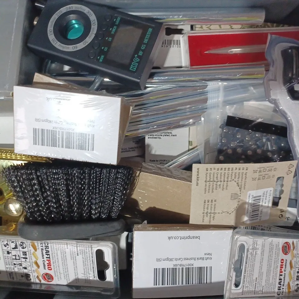 APPROXIMATELY 15 ASSORTED HOUSEHOLD ITEMS TO INCLUDE MELITTA COFFEE FILTERS, 100PCS WOOD DOWEL RODS, NAM SOOTHERS, ETC