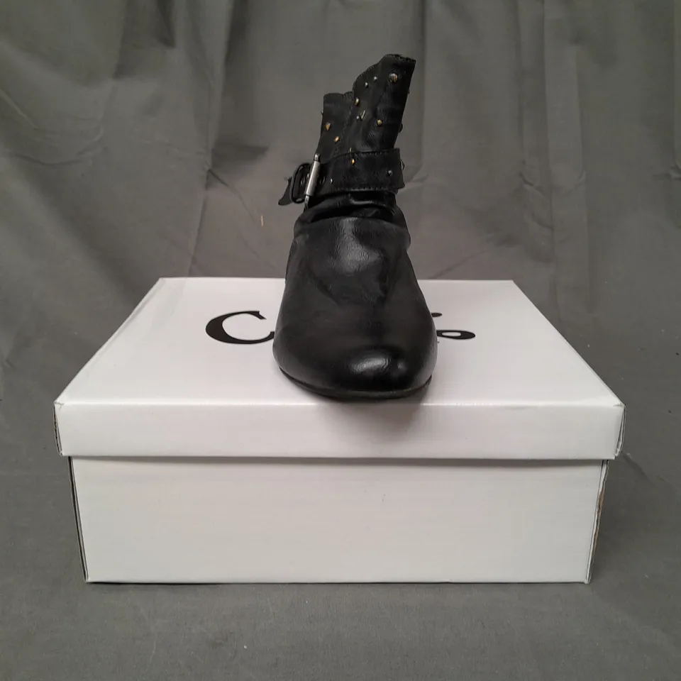 BOXED PAIR OF CUTIE OT SHOES IN BLACK W. STUD EFFECT SIZE 4
