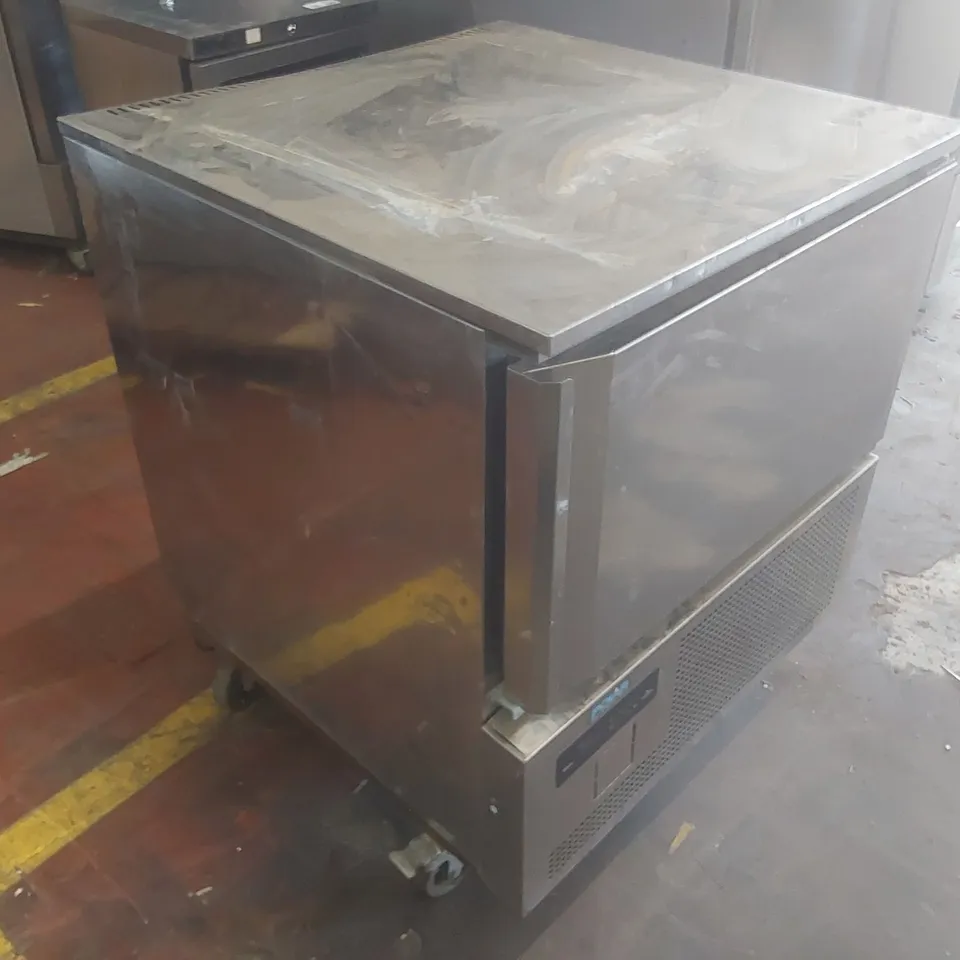 POLAR DN492-02 G-SERIES COMMERCIAL 12 KG BLAST CHILLER/FREEZER