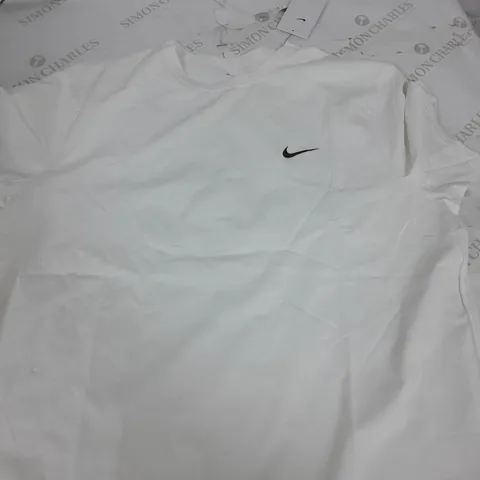 NIKE DRI FIT WHITE T-SHIRT - XL