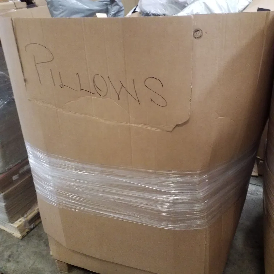 PALLET CONTAINING ASSORTED PILLOWS & CUSHIONS