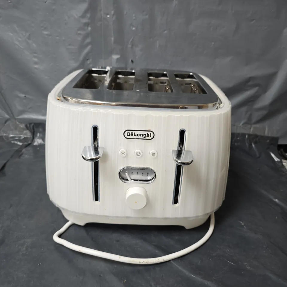 DELONGHI BALLERINA 4 SLICE TOASTER