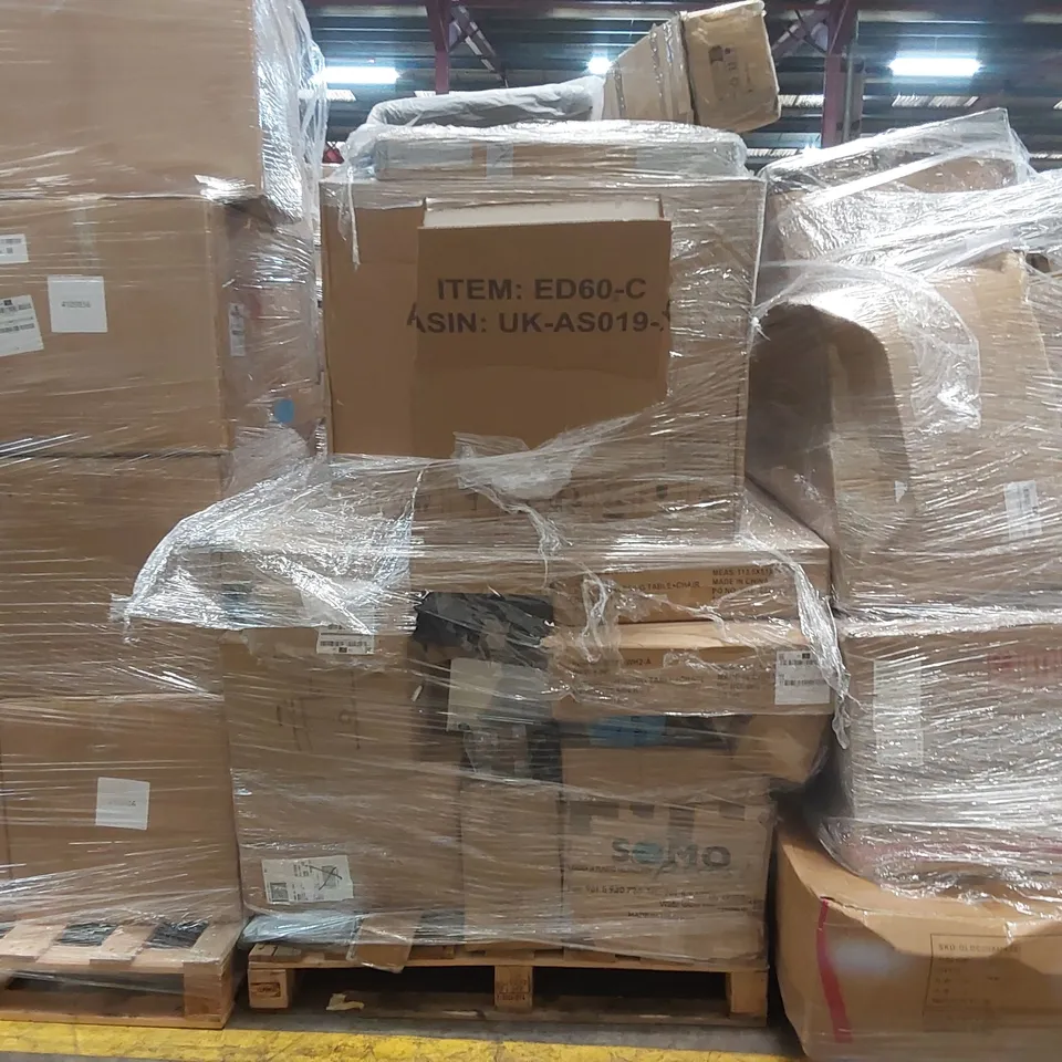 PALLET CONTAINING A LARGE QUANTITY OF ASSORTED CONSUMER PRODUCTS INCLUDING: DRESSING TABLES W/CHAIRS, FOOD PROCESSOR, CAR FRIDGE ECT