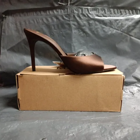BOXED PAIR OF MANGO PEEP TOE STILETTO HEEL SANDALS IN CHOCOLATE SIZE EU 38