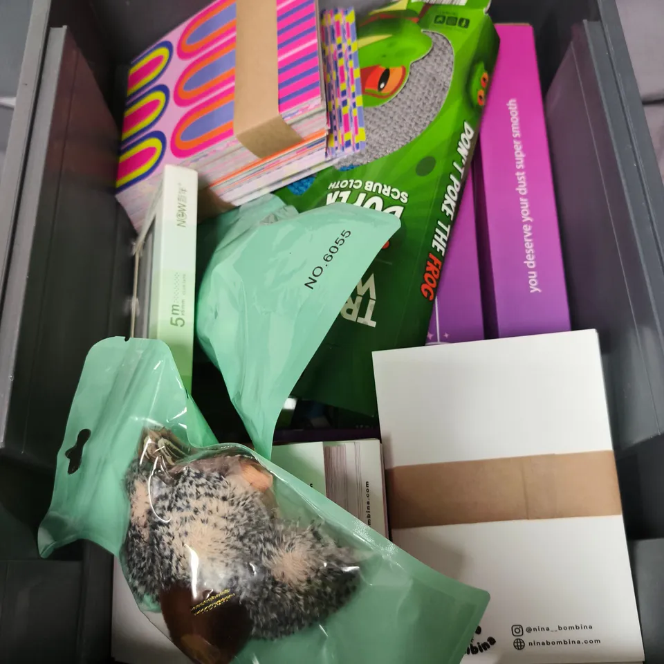 APPROXIMATELY 15 ASSORTED HOUSEHOLD ITEMS TO INCLUDE WOODEN REINDEER ORNAMENT, FURNITURE SALVE AND LED LIGHTS