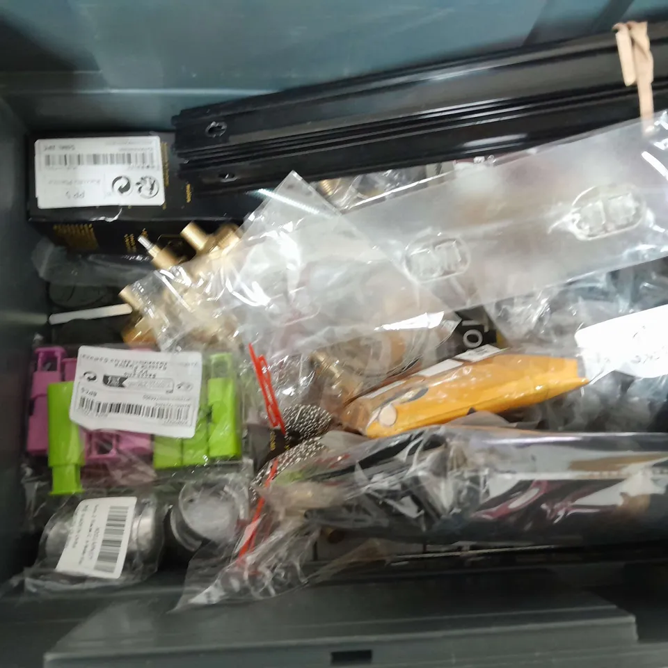 APPROXIMATELY 20  ASSORTED HOUSEHOLD ITEMS TOO INCLUDE, PIP FITTINGS - PLUG SOCKET - GRINDING DISC 