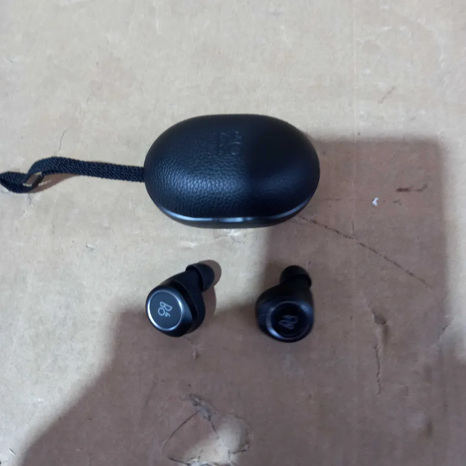 B&O E8 TRULY WIRELESS EARPHONES - BLACK