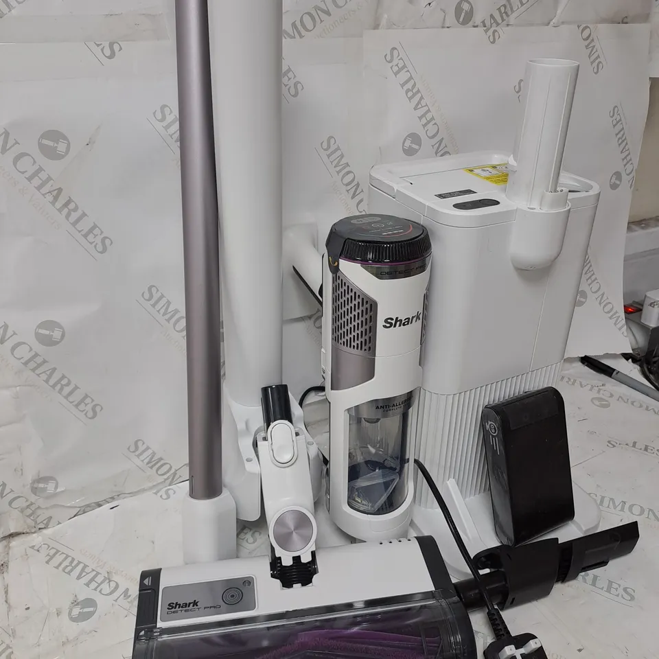 SHARK DETECT PRO 1.3L AUTO EMPTY VACUUM CLEANER IW3510UK