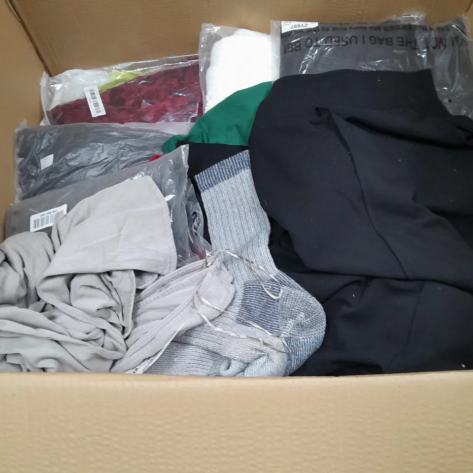 LARGE QUANTITY OF ASSORTED CLOTHING ITEMS TO INCLUDE  CIDER, LUXETOKILL AND M&S