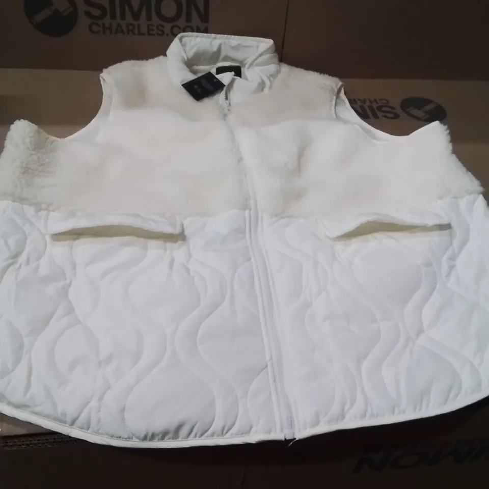 BOXED BRAND NEW APPROXIMATELY 7 JD WILLIAMS BORG GILLET CREAM SIZE 24
