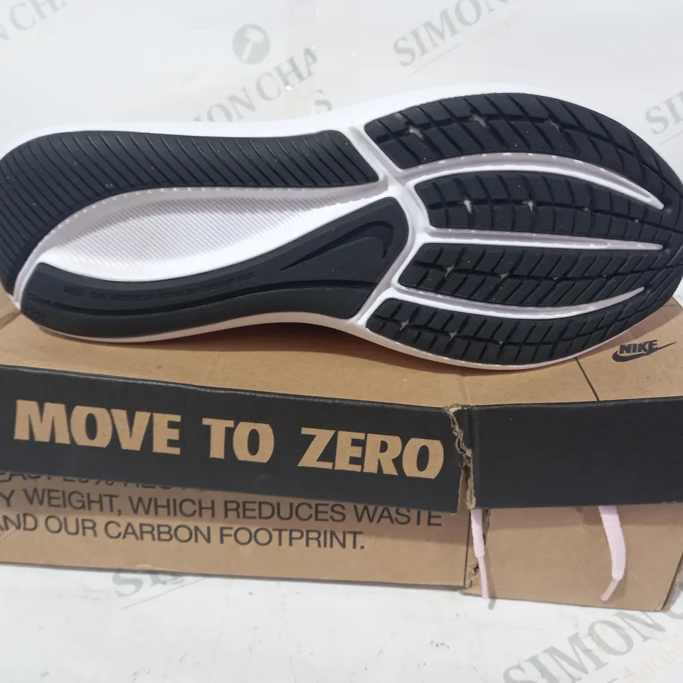 BOXED PAIR OF NIKE STAR RUNNER TRAINERS IN PINK/BLACK UK SIZE 5