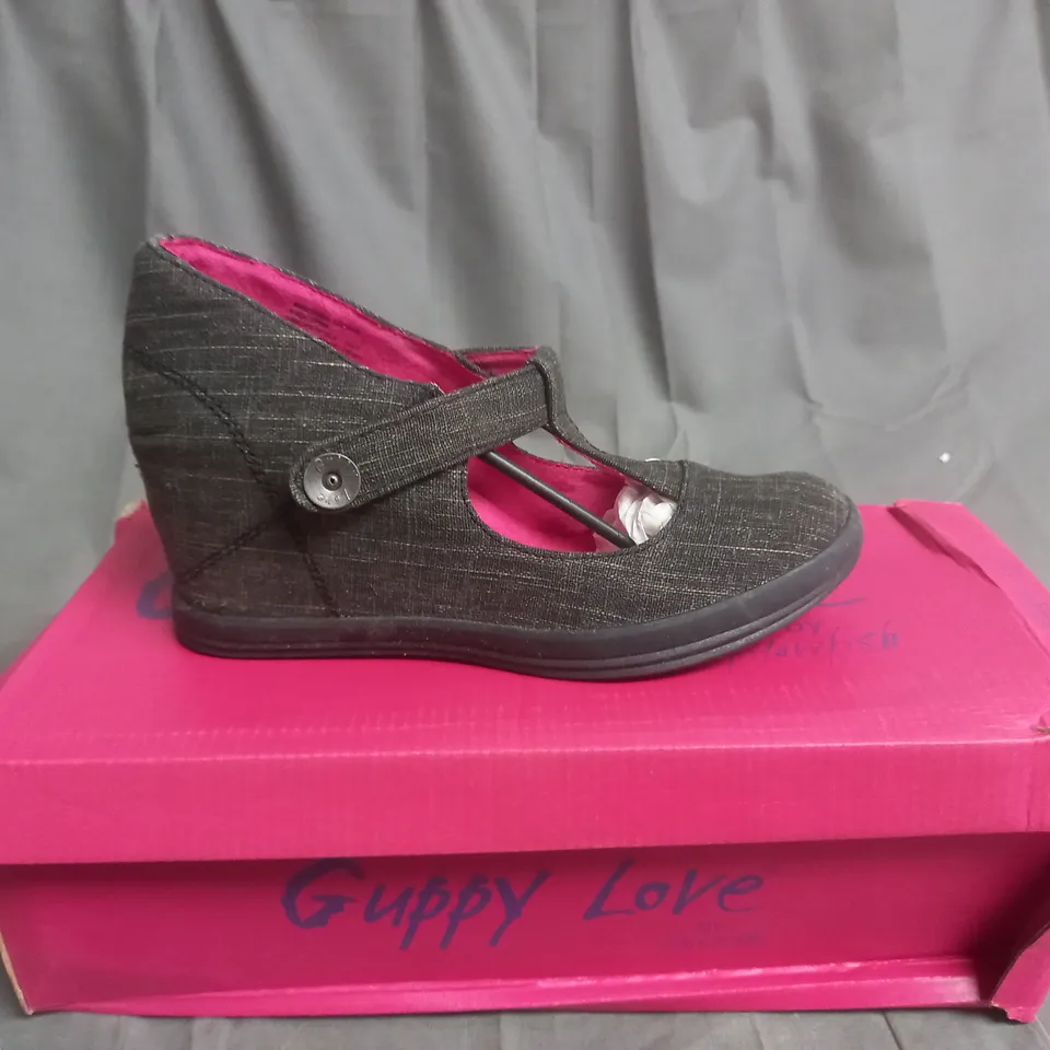 BOX OF APPROXIMATELY 10 BLACK  GUPPY LOVE BY BLOWFISH SHOES IN VARIOUS SIZES 
