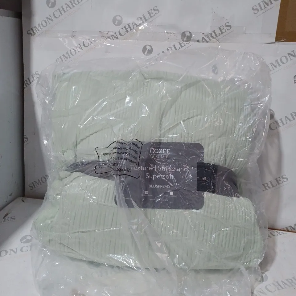 SUPERSOFT BY COZEE HOME TEXTURED STRIPE BEDSPREAD WITH CONTRAST BORDER 150 X 200 CM