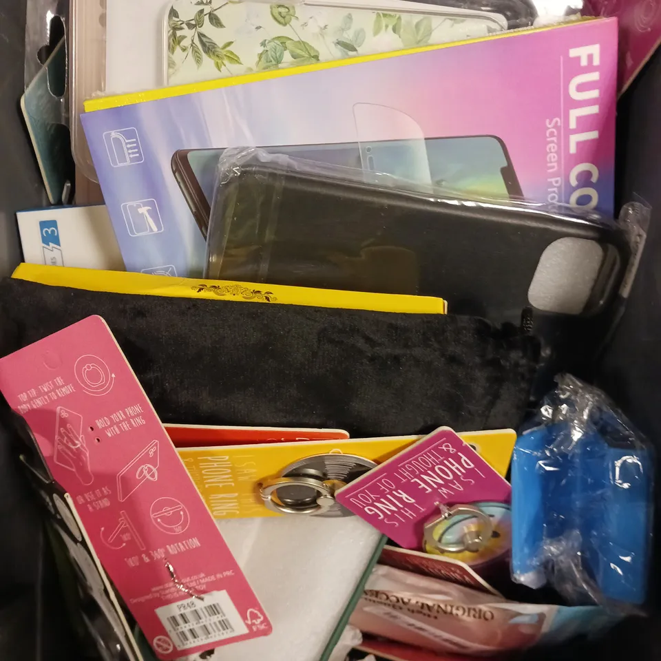 APPROXIMATELY 30 ASSORTED SMARTPHONE ACCESSORIES TO INCLUDE PROTECTIVE CASES, WIRELESS CHARGER DOCK, PHONE GRIPS ETC 