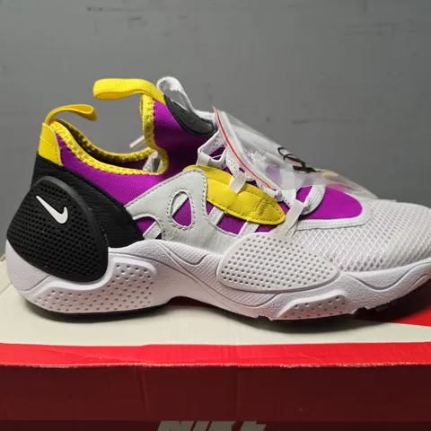 BOXED NIKE HUARACHE E.D.G.E TEXT TRAINERS - UK 6