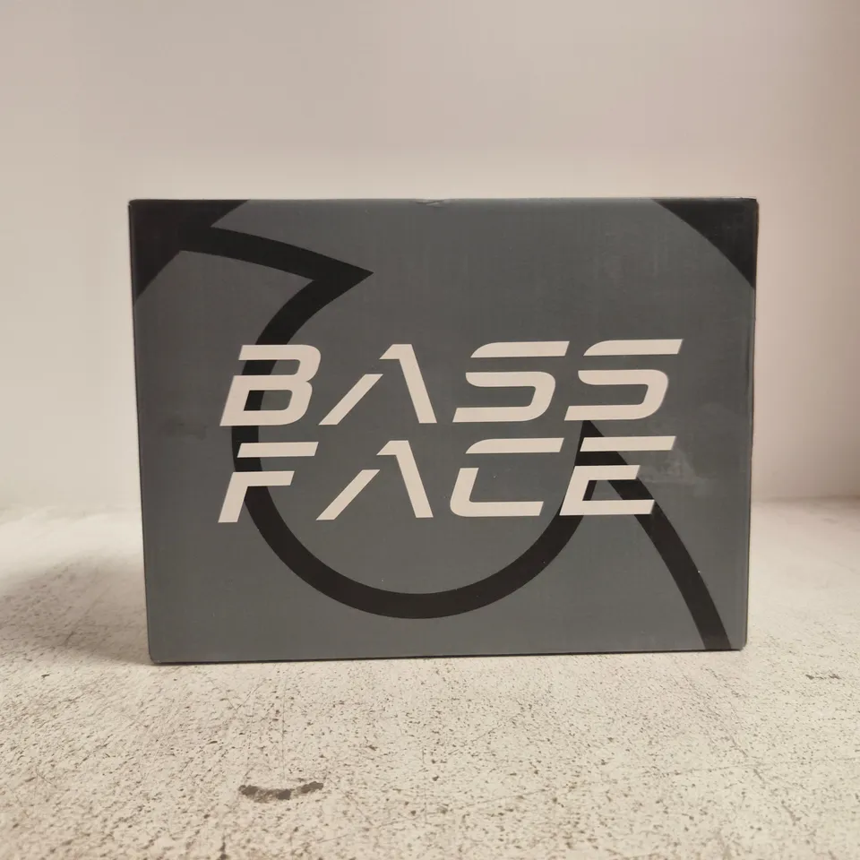 BOX OF APPROXIMATELY 10 ASSORTED ITEMS TO INCLUDE BASS FACE GT-BX24 SPEAKER, ETC