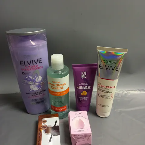 BOX OF APPROXIMATELY 20 COSMETIC ITEMS TO INCLUDE - GIVE ME HAIR MASK - L'OREAL ELVIVE CONDTIONER - GLOV BEAUTY BLENDER - ETC