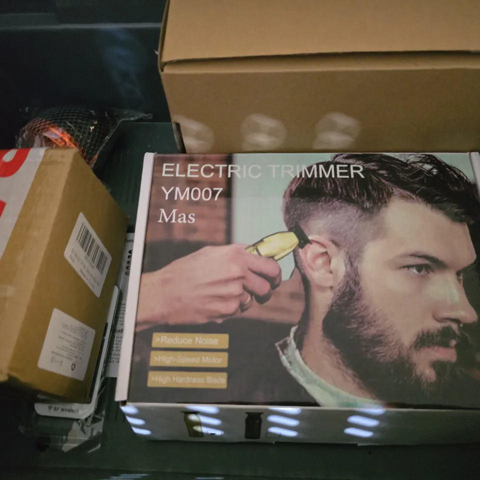 APPROXIMATELY 5 ASSORTED ITEMS TO INCLUDE -  HEIGHT METER , LED CUBE LIGHT , HAIR TRIMMER ETC