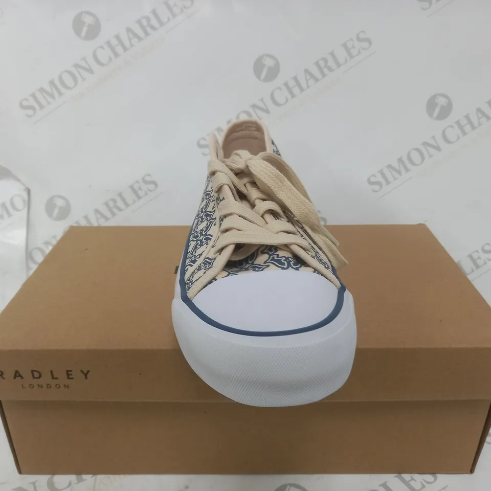 BOXED PAIR OF RADLEY LONDON CANVAS TRAINERS IN CREAM/NAVY UK SIZE 6