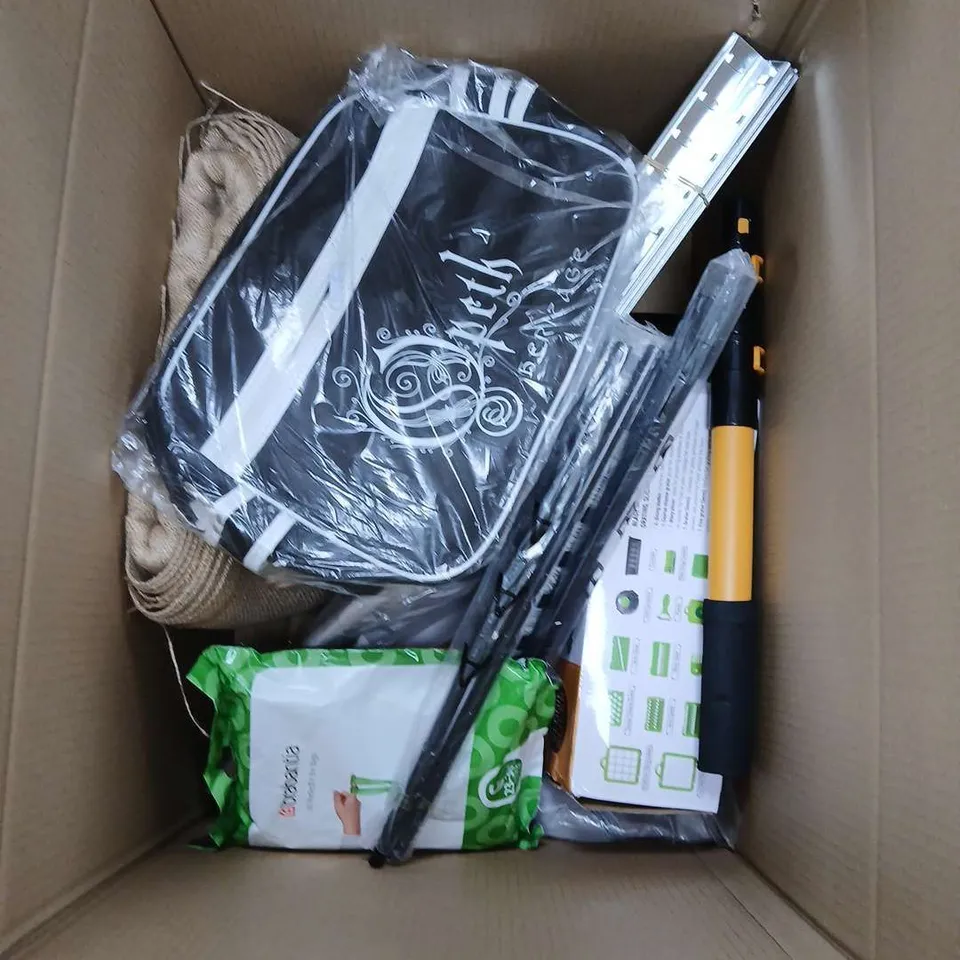 APPROXIMATELY 20 HOUSEHOLD ITEMS TO INCLUDE WALLPAPER, JUMBO WALL THERMOMETER AND DRINKING BOTTLE