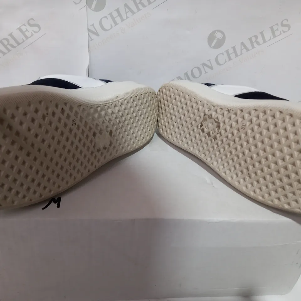 BOXED PAIR OF WHITE/NAVY TRAINERS - SIZE 5