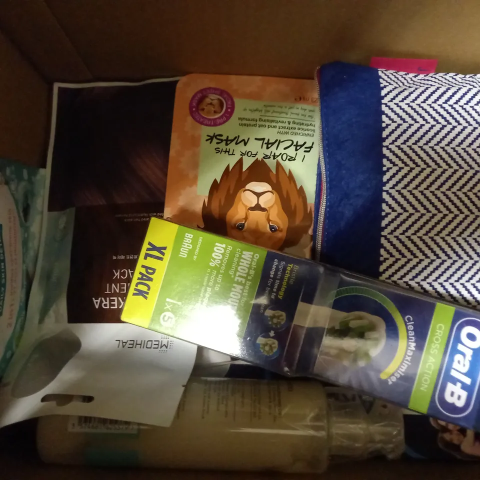 LOT OF APPROX 15 ASSORTED BEAUTY PRODUCTS TO INCLUDE NIP+FAB RESCUE PADS, E45 WASH CREAM, BAMBI LIP BALM SET, ETC 