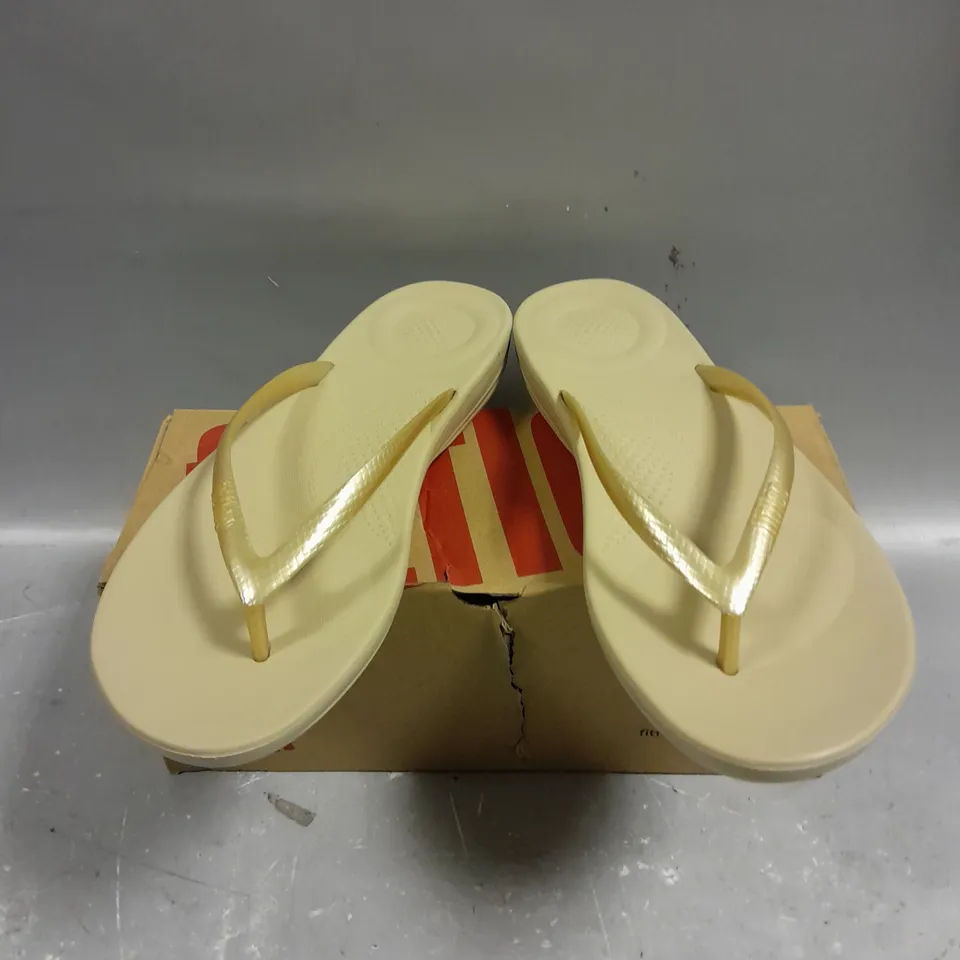 BOXED PAIR OF FITFLOP IQUSHION ERGONOMIC FLIP FLOPS - 6