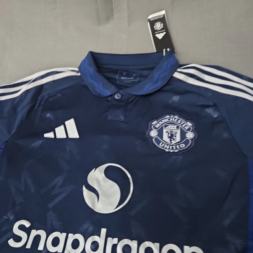 MANCHESTER UNITED FC AWAY SHIRT WITH AMAD 16 SIZE M