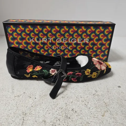 KURT GEIGER CHELSEA FLAT SANDALS – EMBROIDERED BLACK, UK 5 (EU 38)