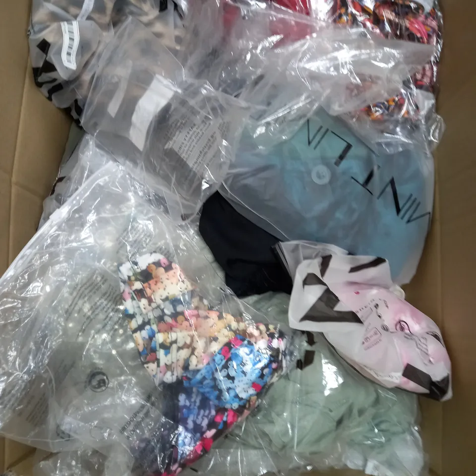 BOX OF APPROXIMATELY 25 ASSORTED CLOTHING ITEMS TO INCUDE - GLOVES , COTTON CAMI - TROUSER ETC