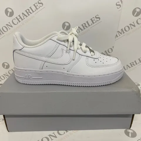 BOXED PAIR OF NIKE AIR FORCE 1 LE WHITE TRAINERS SIZE 3
