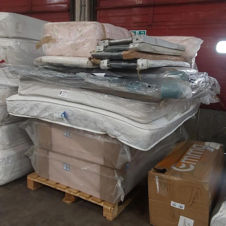 PALLET CONTAINING A LARGE ASSORTMENT OF DIVAN BASE PARTS, MATTRESSES AND HEADBOARDS ECT