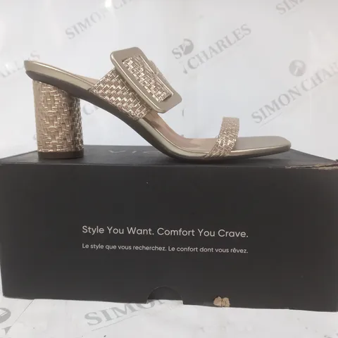 BOXED PAIR OF VIONIC OPEN TOE BLOCK HEEL SANDALS IN GOLD SIZE 6