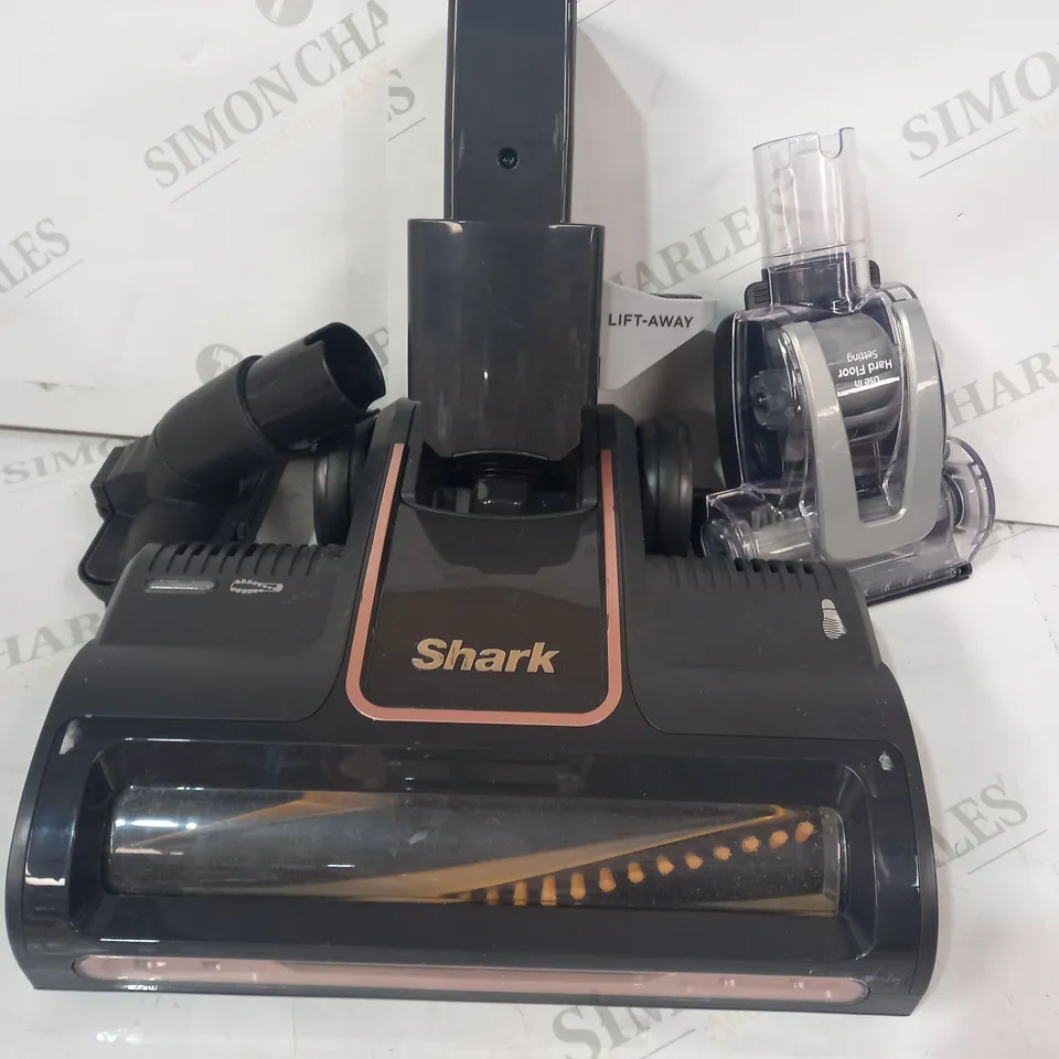 OUTLET SHARK ANTI HAIR WRAP UPRIGHT PET-HAIR VACUUM