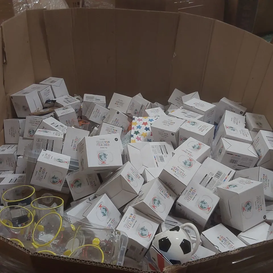 PALLET CONTAINING A VERY LARGE QUANTITY OF ASSORTED MUGS, GLASSES ECT