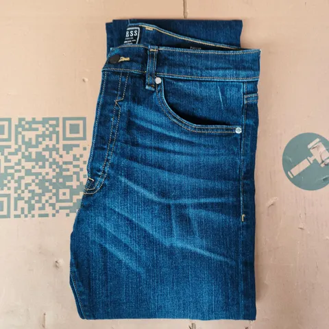 GUESS PHILIP SLIM CIGARETTE JEANS IN DARK BLUE SIZE 32