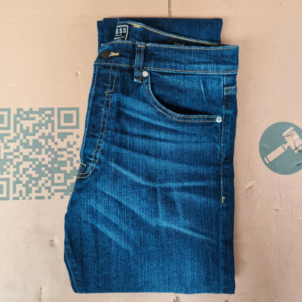GUESS PHILIP SLIM CIGARETTE JEANS IN DARK BLUE SIZE 32